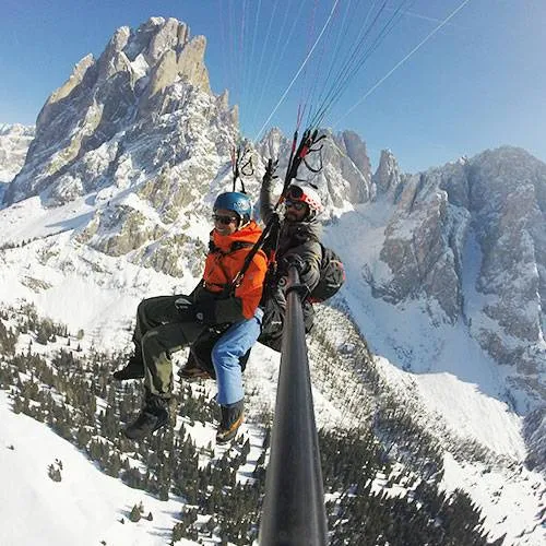 https://www.parapendiovaldifassa.com/wp-content/uploads/2024/12/paragliding-tandem-winter-flight-fassa-fly-2024-new_500x500.webp