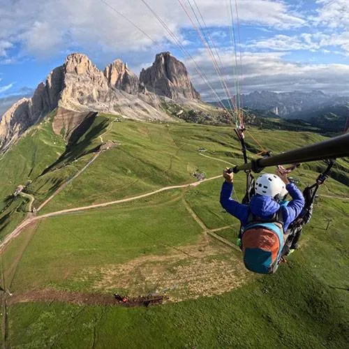 https://www.parapendiovaldifassa.com/wp-content/uploads/2024/12/volo-allalba-parapendio-val-di-fassa-2025_500x500.webp