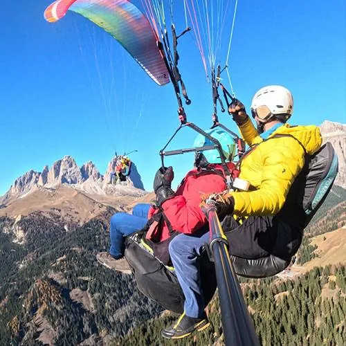 https://www.parapendiovaldifassa.com/wp-content/uploads/2024/12/volo-classico-parapendio-val-di-fassa-2025_500x500.webp